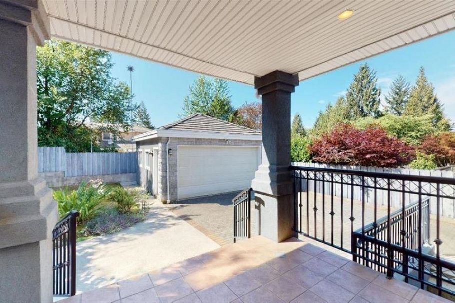 467 W Kings Road North Vancouver, BC - 22