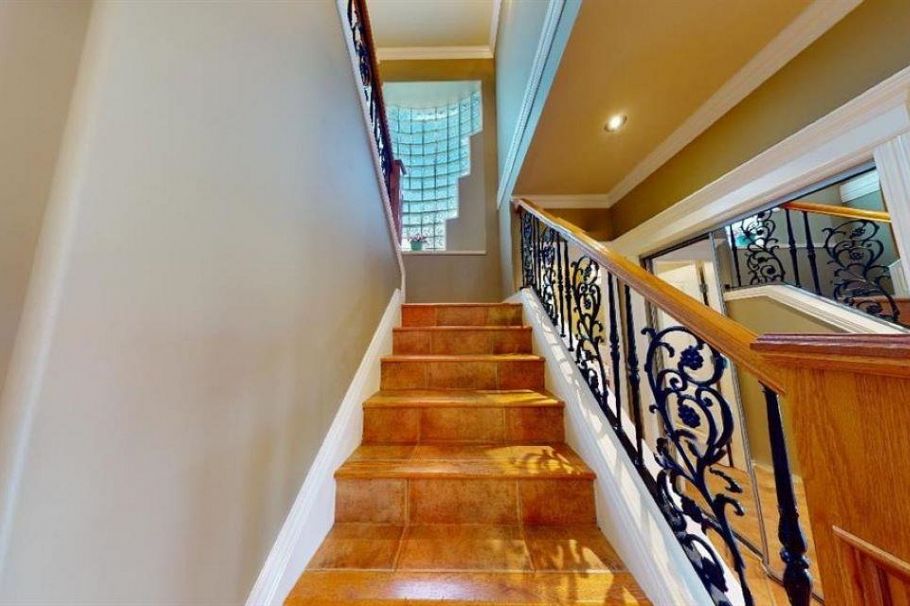 467 W Kings Road North Vancouver, BC - 11