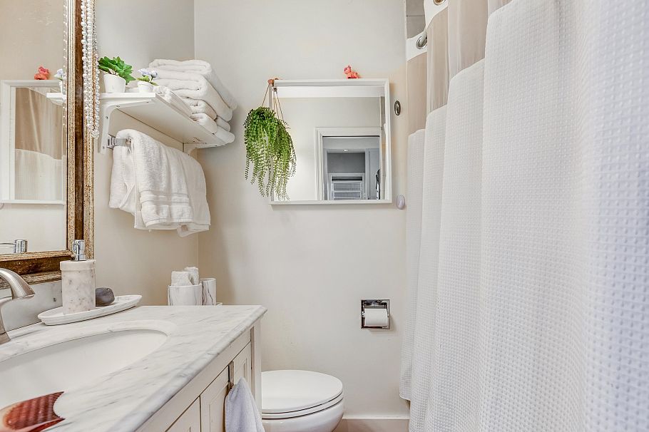 2814 W 3rd Avenue Vancouver, BC - 11