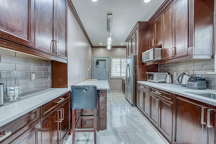 426 E 18th Avenue Vancouver, BC - 9