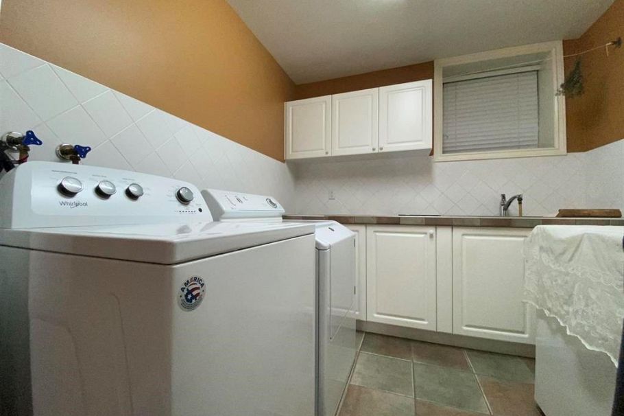 467 W Kings Road North Vancouver, BC - 25