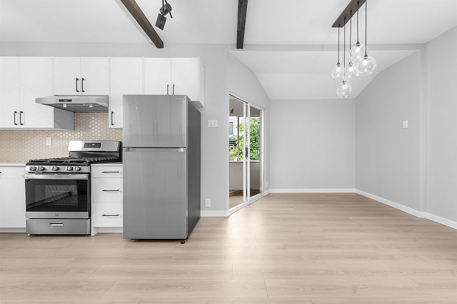 2062 E 35th Avenue Vancouver, BC - 10