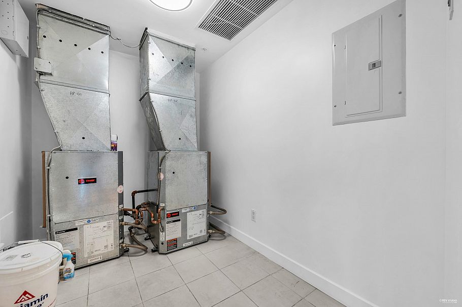 401 1233 W Cordova Street Vancouver, BC - 35