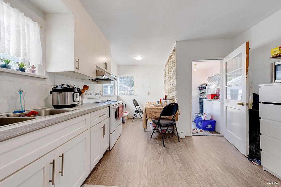 1225 E 61st Avenue Vancouver, BC - 19