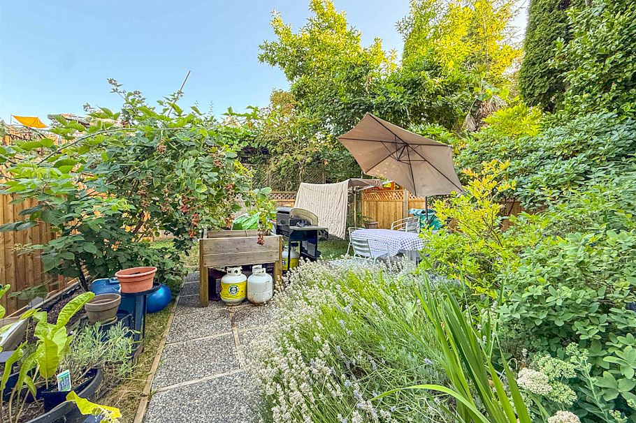 1734 E 4th Avenue Vancouver, BC - 3