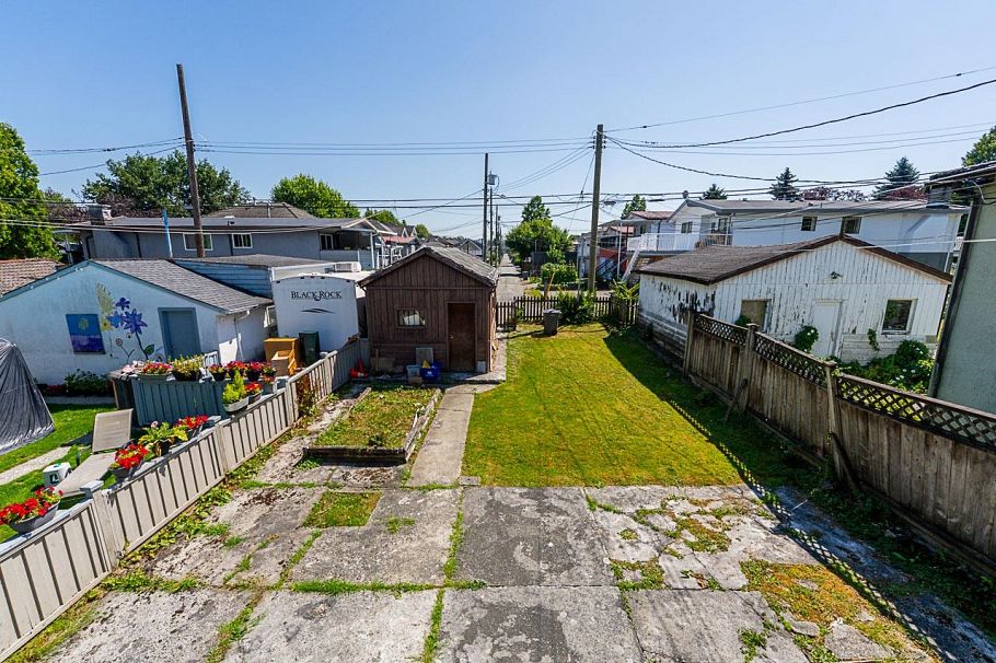 942 Nanaimo Street Vancouver, BC - 15