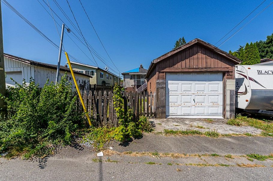 942 Nanaimo Street Vancouver, BC - 21