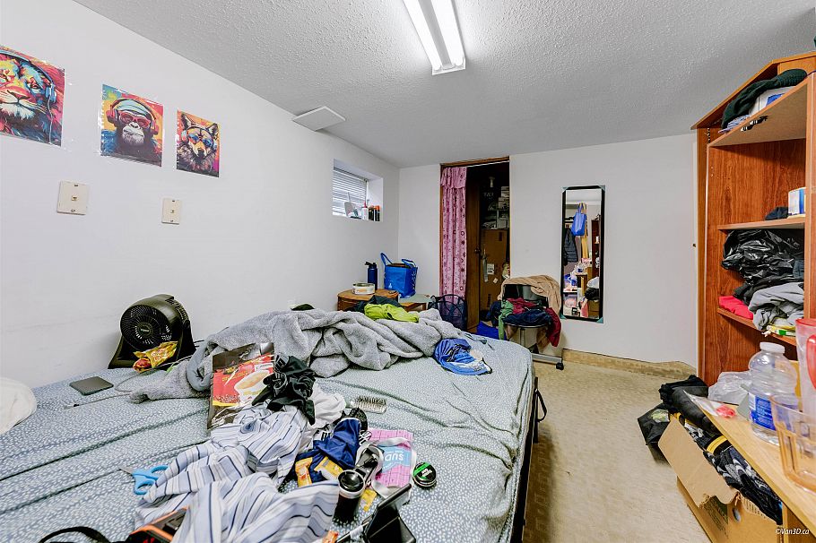 1225 E 61st Avenue Vancouver, BC - 25