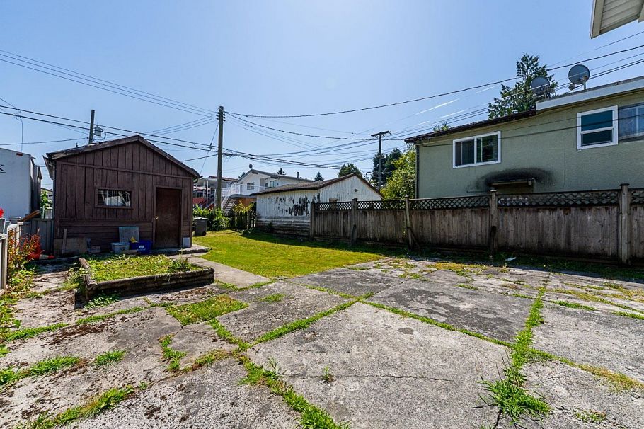 942 Nanaimo Street Vancouver, BC - 18