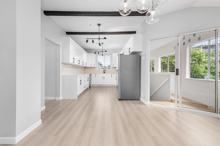 2062 E 35th Avenue Vancouver, BC - 6