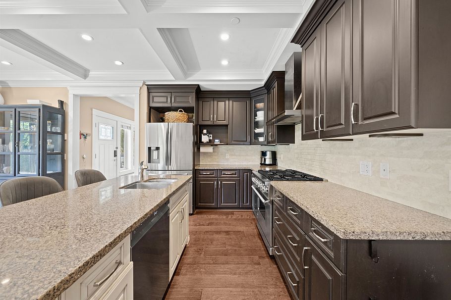 2575 W 7th Avenue Vancouver, BC - 11