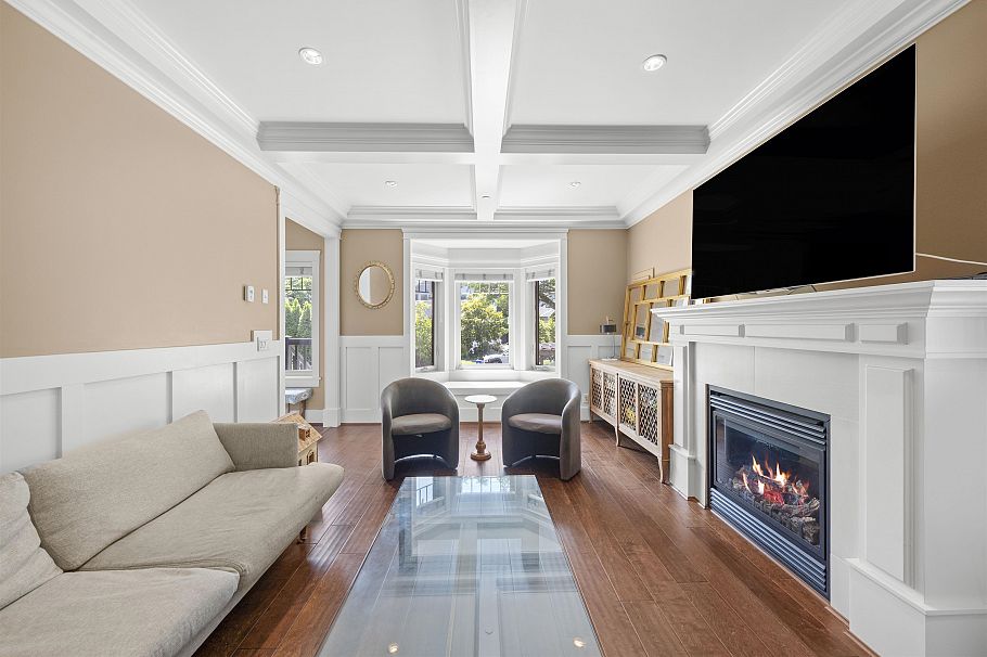 2575 W 7th Avenue Vancouver, BC - 4