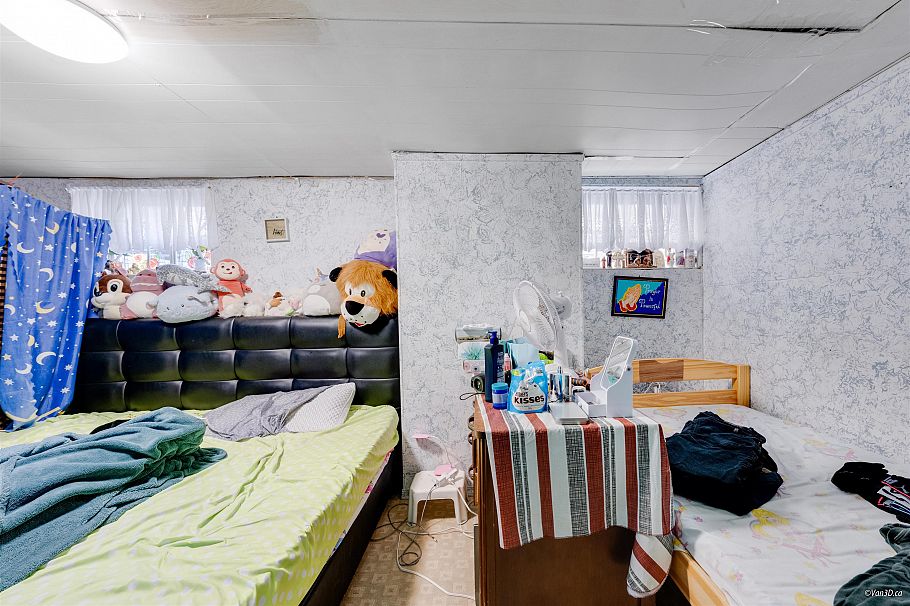 1225 E 61st Avenue Vancouver, BC - 28