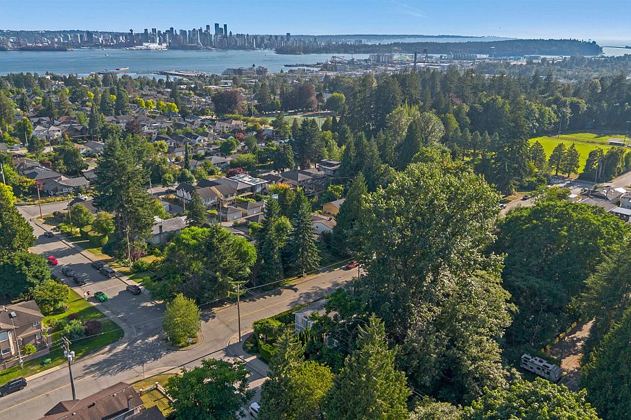 1911 Mahon Avenue North Vancouver, BC - 35