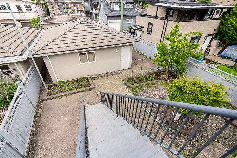 2283 E 48th Avenue Vancouver, BC - 30