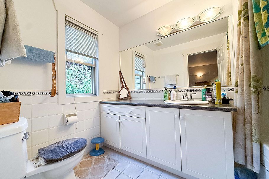 1734 E 4th Avenue Vancouver, BC - 9