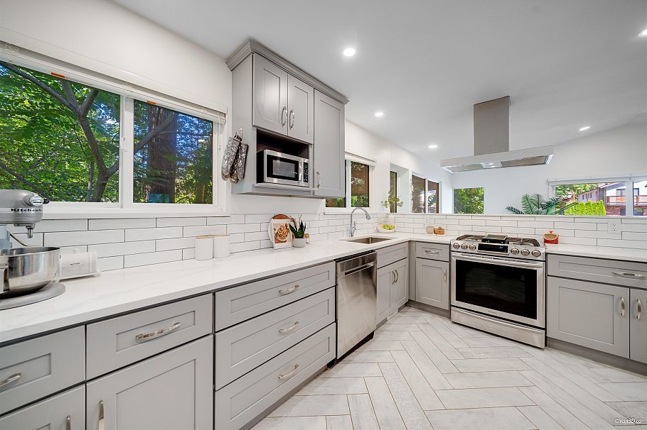 1911 Mahon Avenue North Vancouver, BC - 12