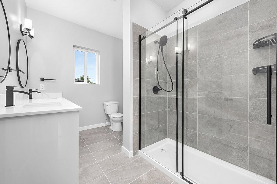 2062 E 35th Avenue Vancouver, BC - 17