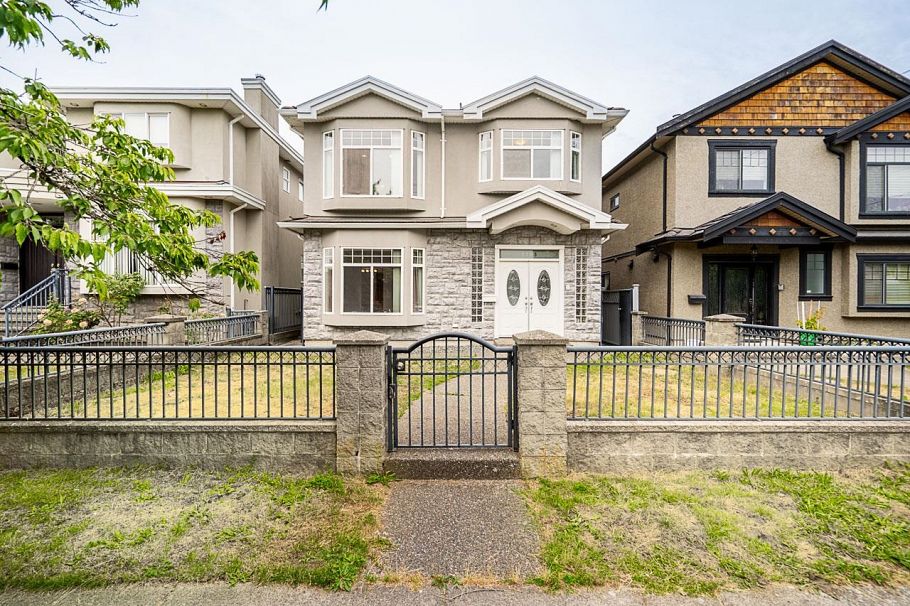 2283 E 48th Avenue Vancouver, BC - 2