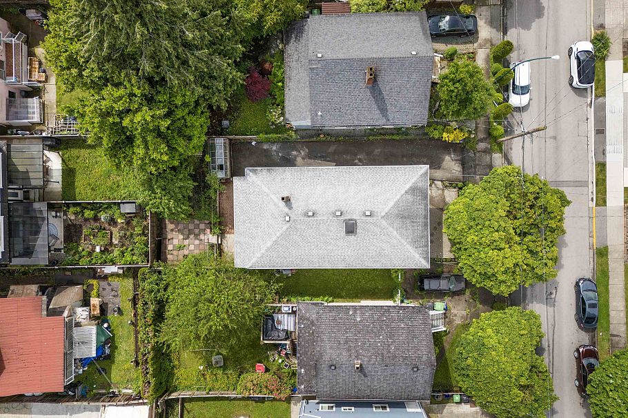 2062 E 35th Avenue Vancouver, BC - 33