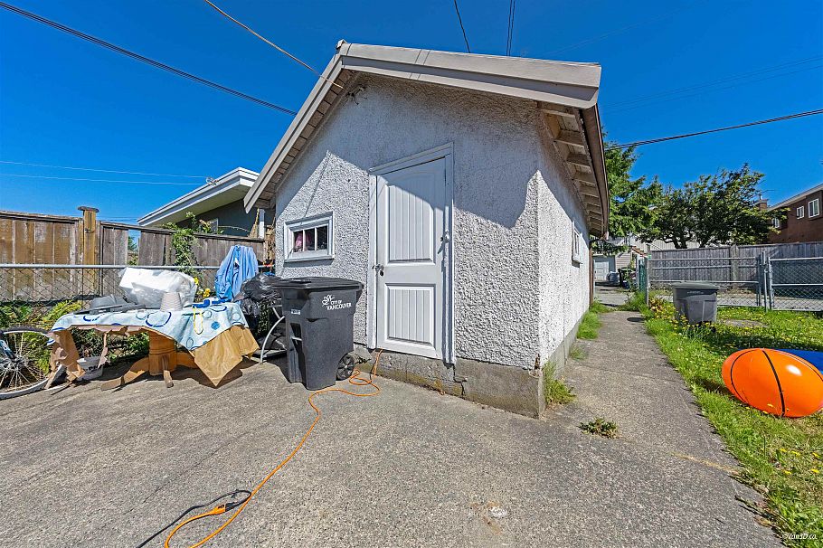 1225 E 61st Avenue Vancouver, BC - 6