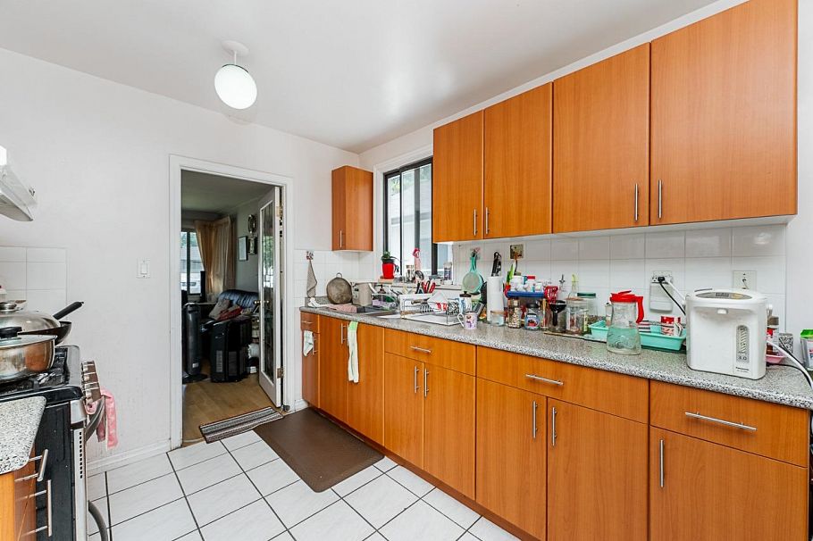 942 Nanaimo Street Vancouver, BC - 5