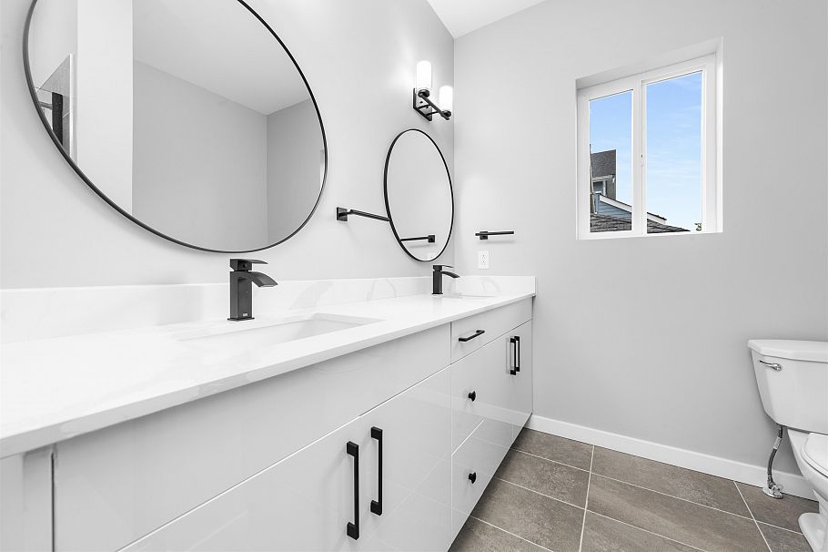 2062 E 35th Avenue Vancouver, BC - 18