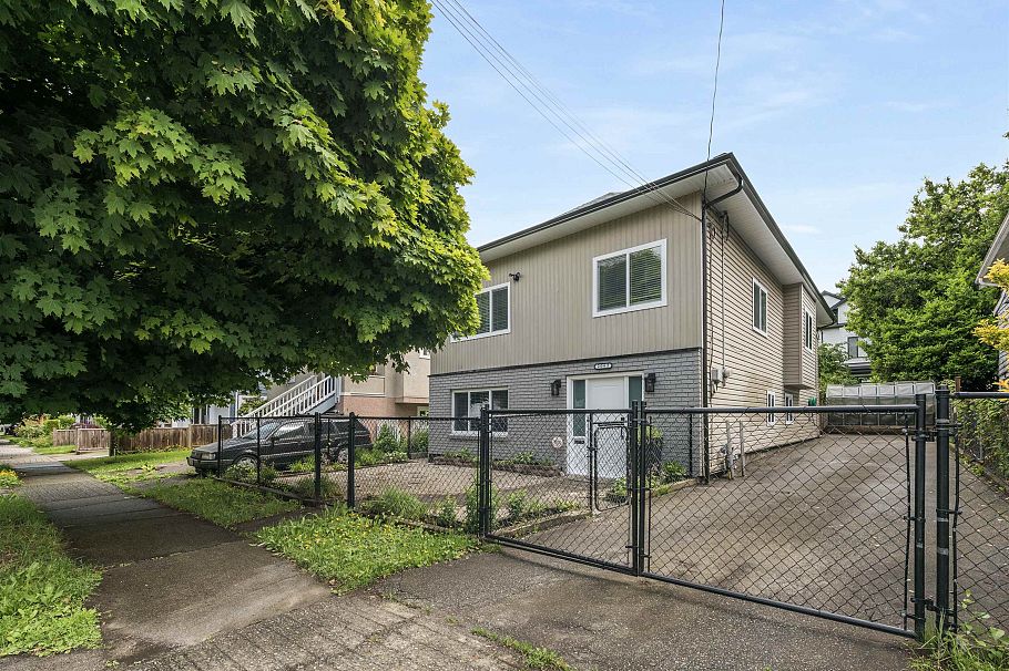 2062 E 35th Avenue Vancouver, BC - 30