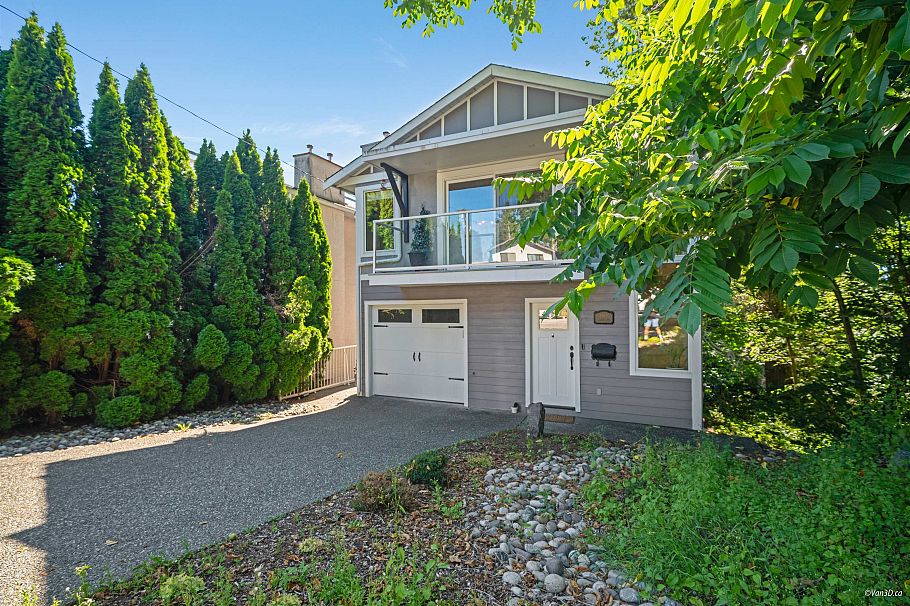 1911 Mahon Avenue North Vancouver, BC - 2