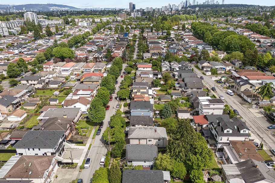 2062 E 35th Avenue Vancouver, BC - 32