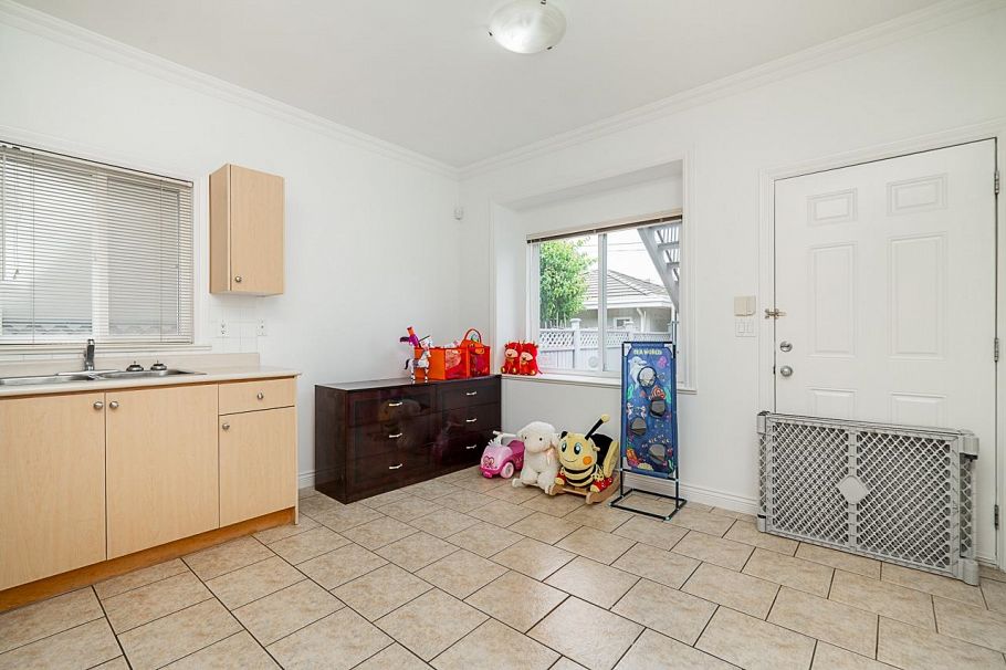 2283 E 48th Avenue Vancouver, BC - 22