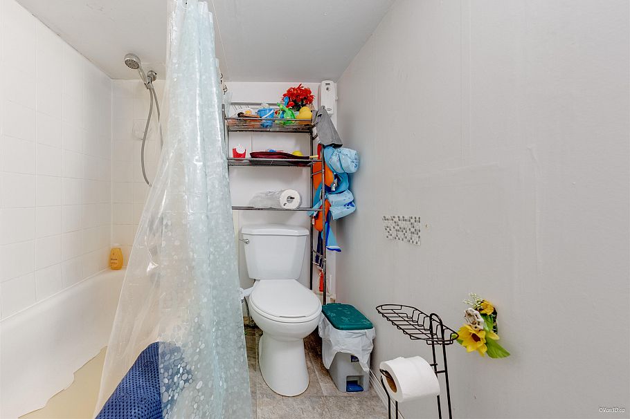 1225 E 61st Avenue Vancouver, BC - 34