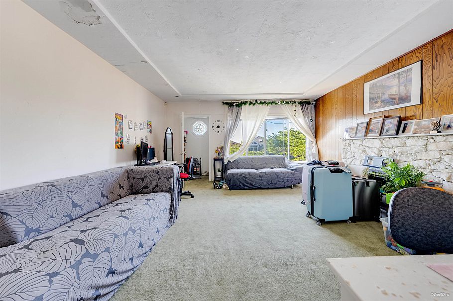 1225 E 61st Avenue Vancouver, BC - 11