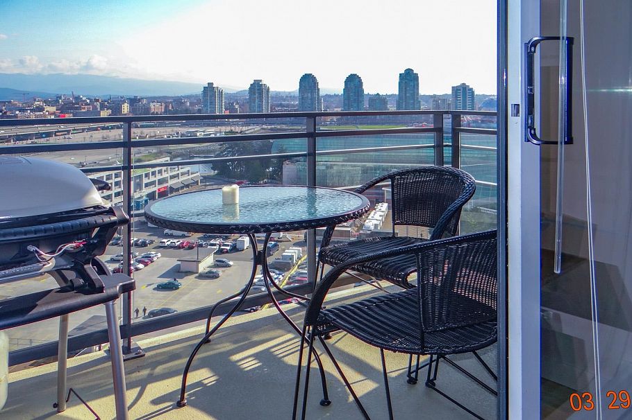 1901 33 Smithe Street Vancouver, BC - 3