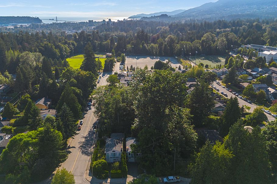 1911 Mahon Avenue North Vancouver, BC - 34