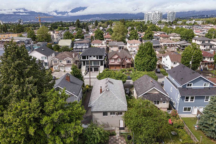 2062 E 35th Avenue Vancouver, BC - 34