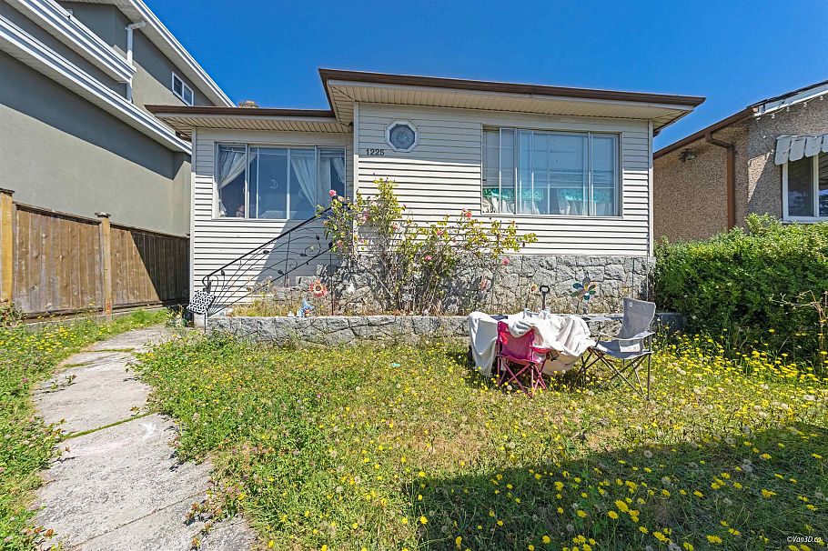 1225 E 61st Avenue Vancouver, BC - 2
