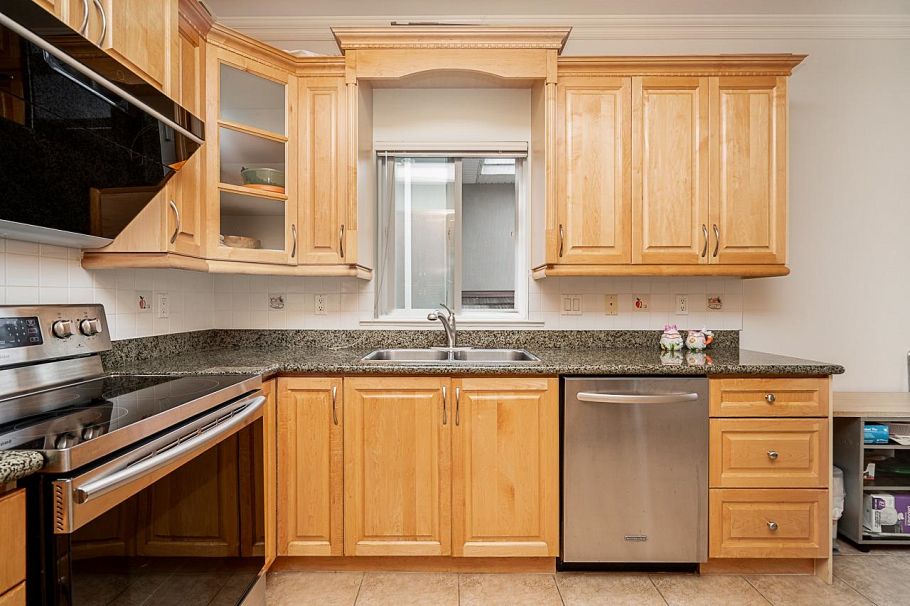 2283 E 48th Avenue Vancouver, BC - 9