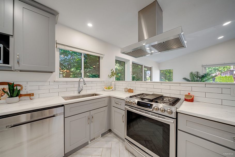 1911 Mahon Avenue North Vancouver, BC - 11