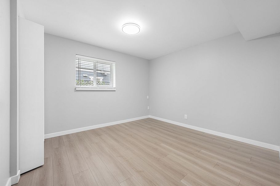 2062 E 35th Avenue Vancouver, BC - 23