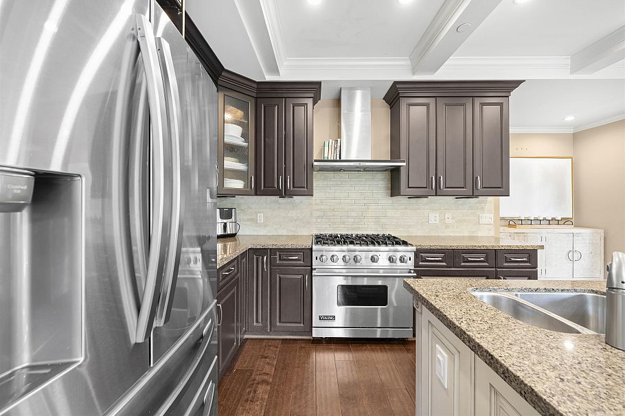 2575 W 7th Avenue Vancouver, BC - 10