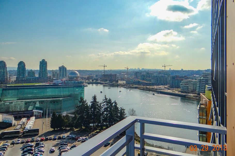 1901 33 Smithe Street Vancouver, BC - 2