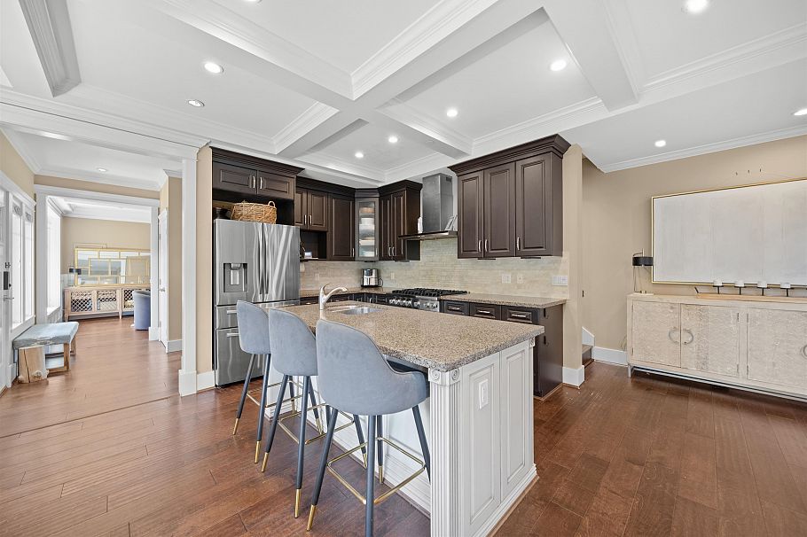 2575 W 7th Avenue Vancouver, BC - 7