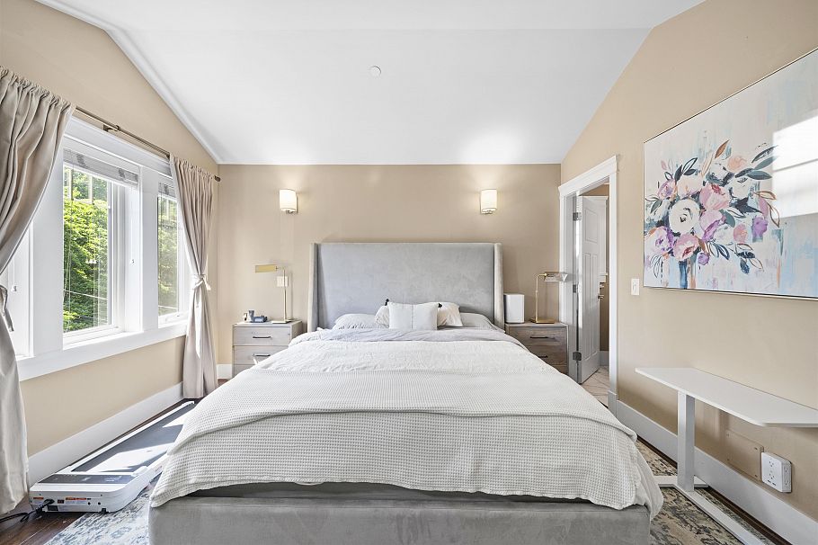 2575 W 7th Avenue Vancouver, BC - 14