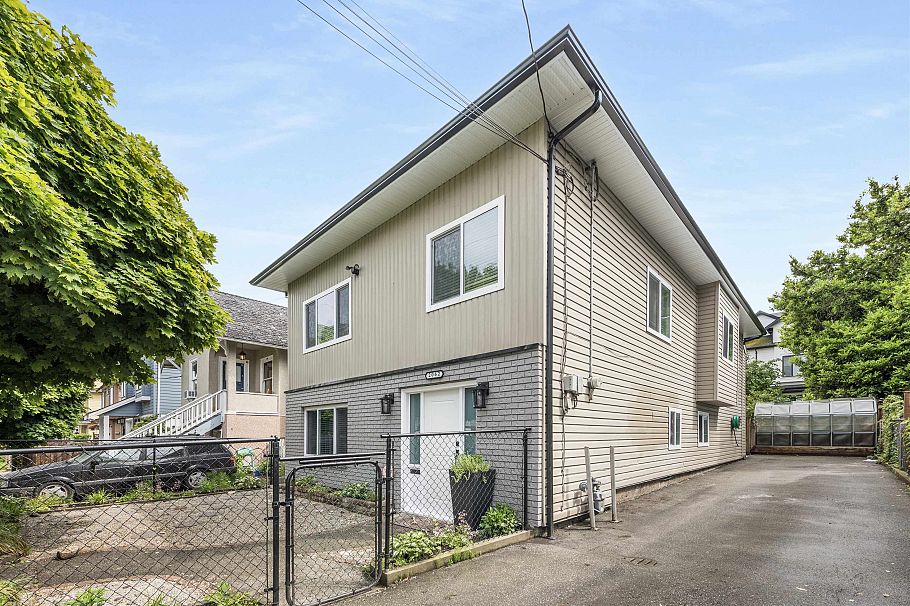 2062 E 35th Avenue Vancouver, BC - 1