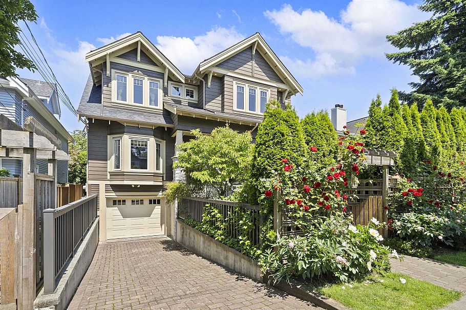 2575 W 7th Avenue Vancouver, BC - 1