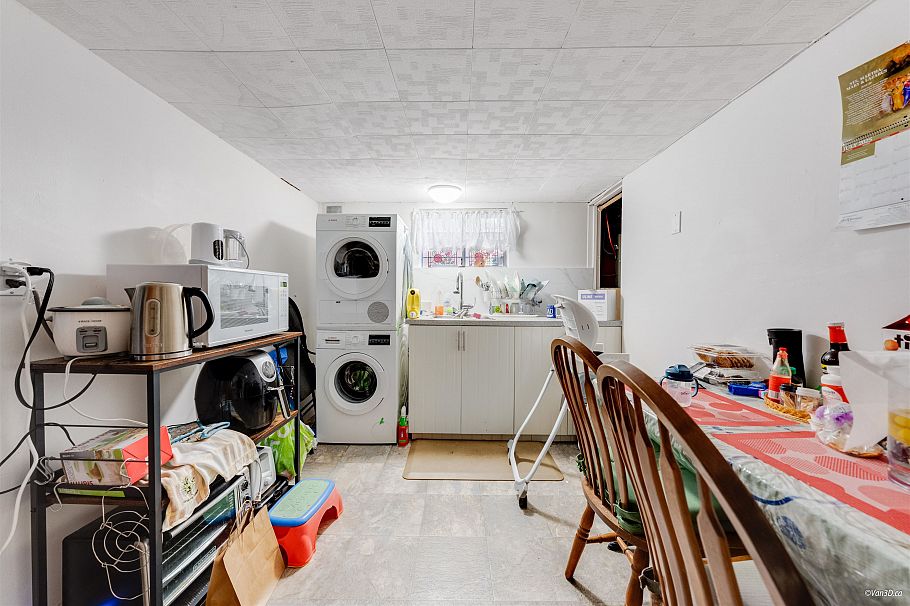 1225 E 61st Avenue Vancouver, BC - 31