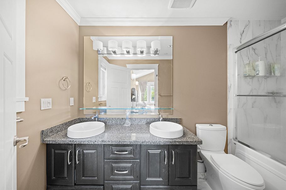 2575 W 7th Avenue Vancouver, BC - 19