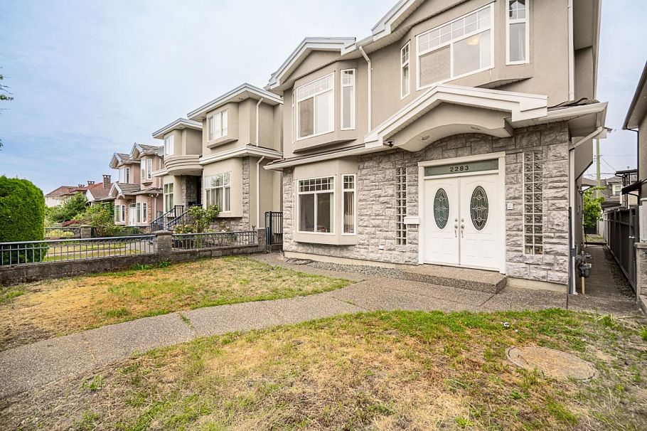 2283 E 48th Avenue Vancouver, BC - 4