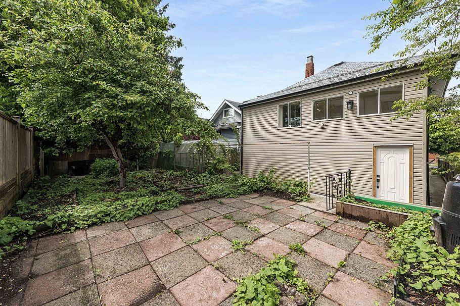 2062 E 35th Avenue Vancouver, BC - 29
